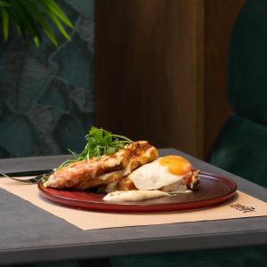 praxitelous luxury suites