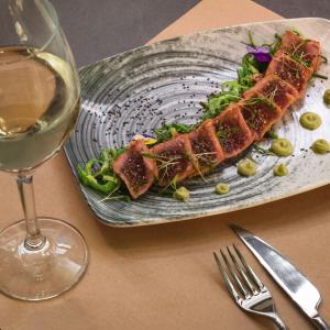 praxitelous luxury suites