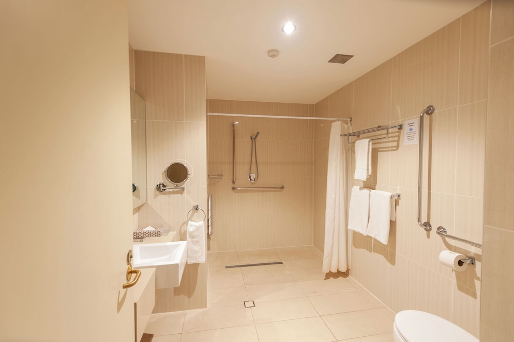 hotel diana woolloongabba