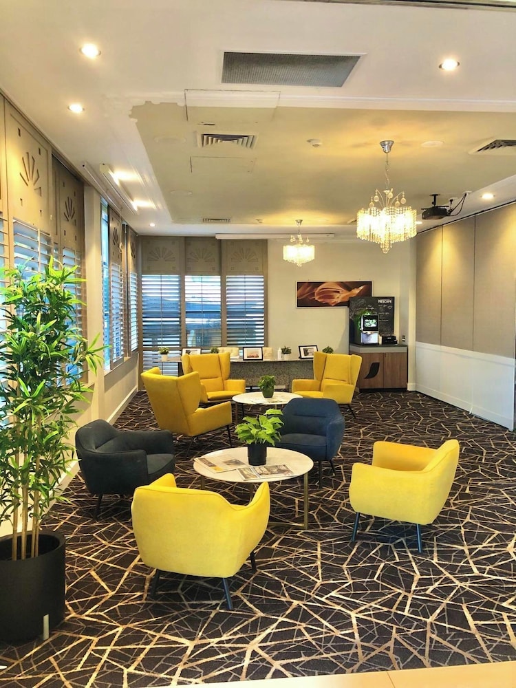 hotel diana woolloongabba