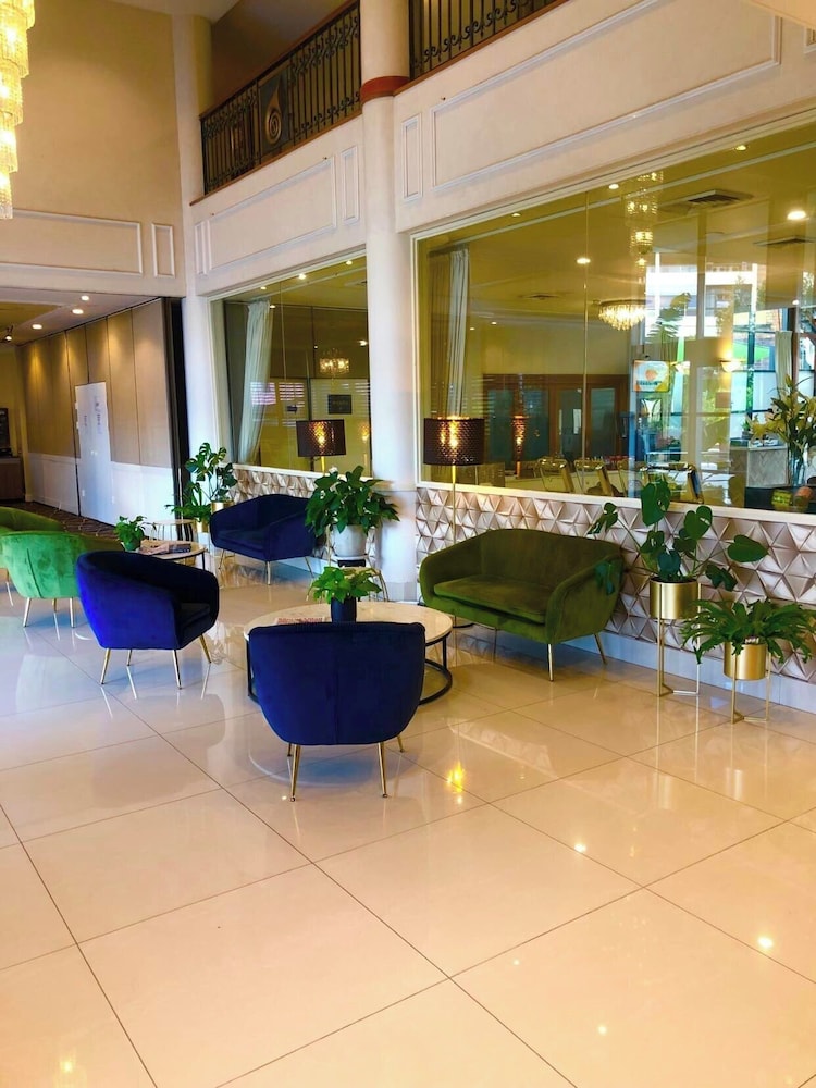hotel diana woolloongabba