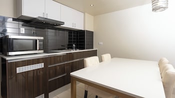 hotel diana woolloongabba