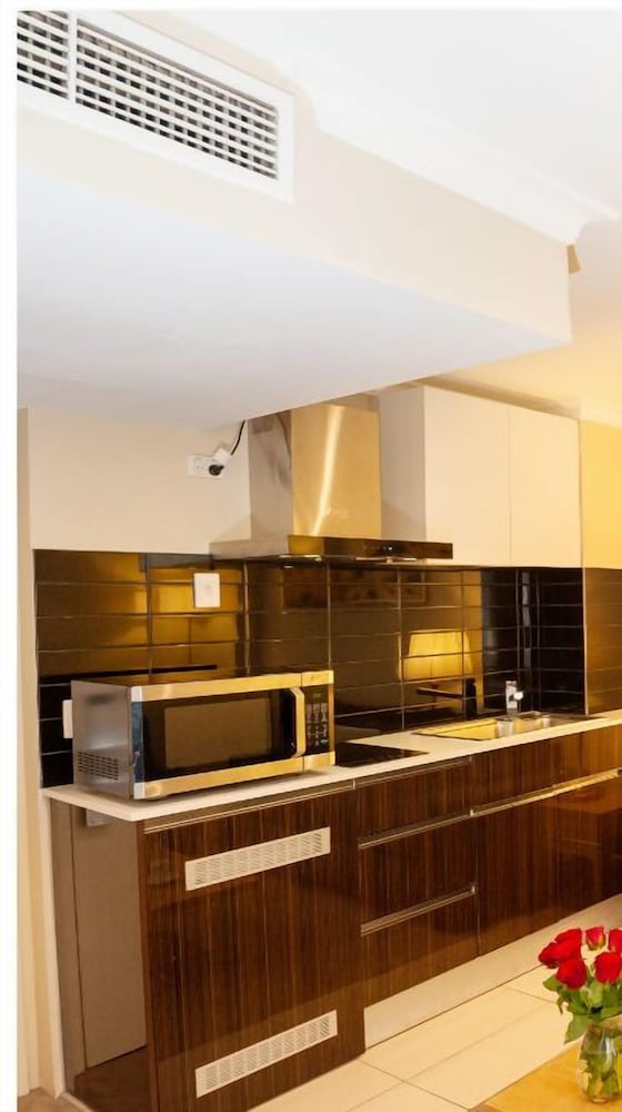 hotel diana woolloongabba