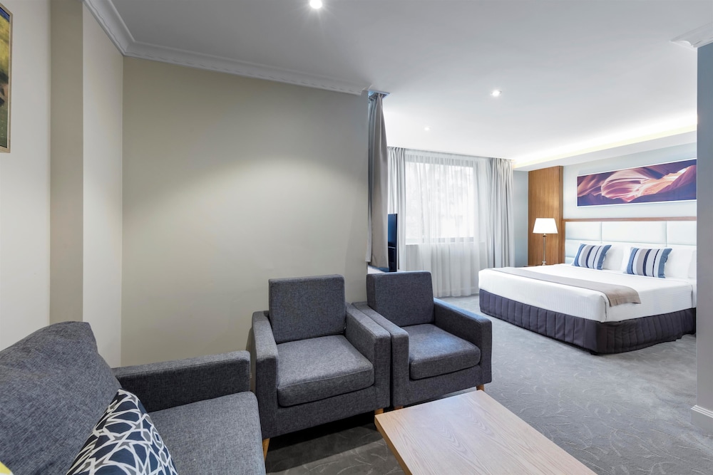 hotel diana woolloongabba