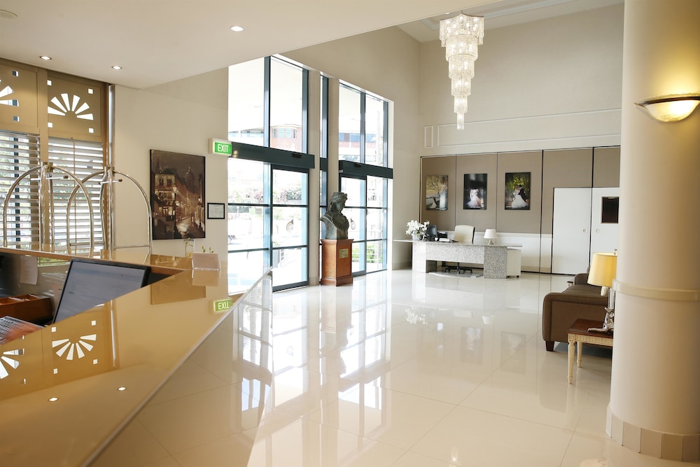 hotel diana woolloongabba