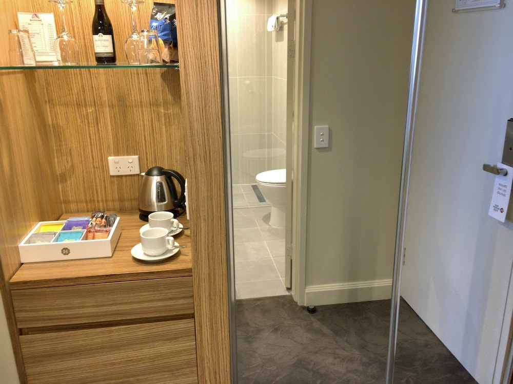hotel diana woolloongabba