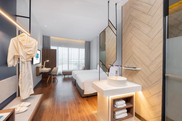 centra by centara hotel bangkok phra nakhon