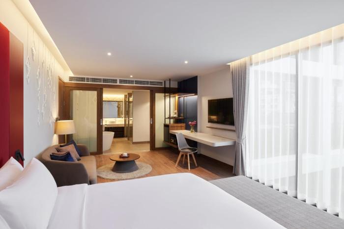 centra by centara hotel bangkok phra nakhon