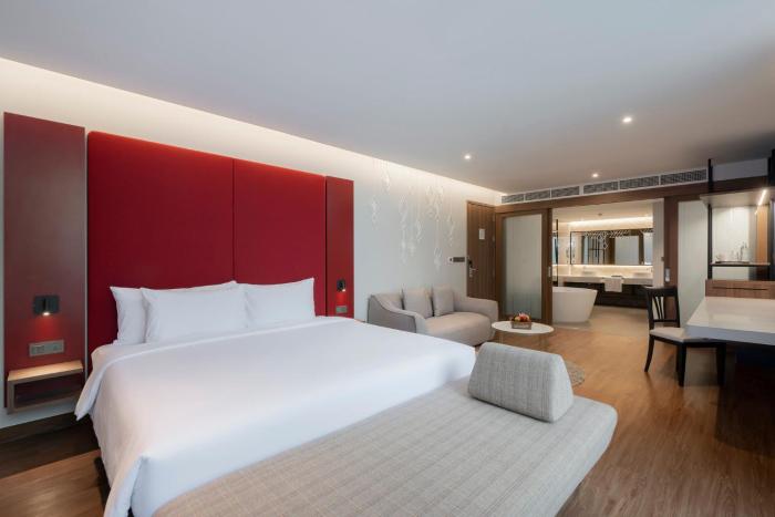 centra by centara hotel bangkok phra nakhon