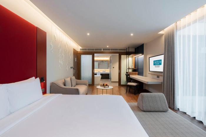 centra by centara hotel bangkok phra nakhon