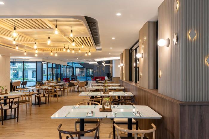 centra by centara hotel bangkok phra nakhon