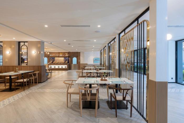 centra by centara hotel bangkok phra nakhon