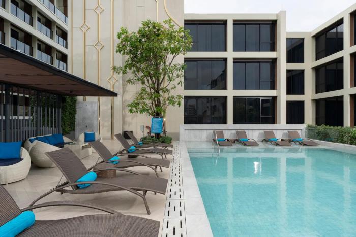 centra by centara hotel bangkok phra nakhon