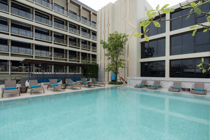 centra by centara hotel bangkok phra nakhon