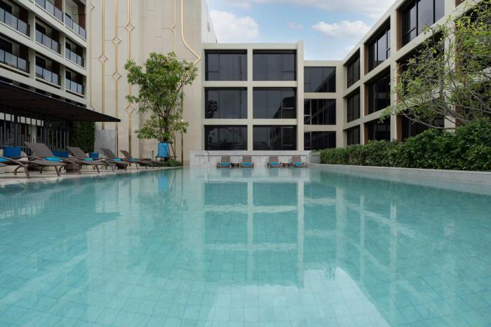 centra by centara hotel bangkok phra nakhon
