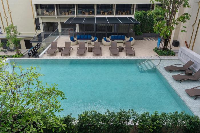 centra by centara hotel bangkok phra nakhon
