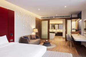 centra by centara hotel bangkok phra nakhon