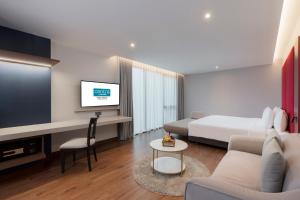 centra by centara hotel bangkok phra nakhon