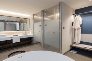 centra by centara hotel bangkok phra nakhon