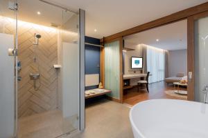 centra by centara hotel bangkok phra nakhon