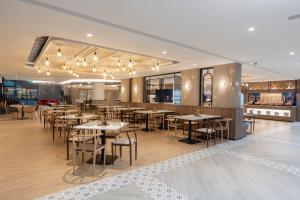 centra by centara hotel bangkok phra nakhon