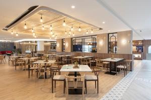 centra by centara hotel bangkok phra nakhon