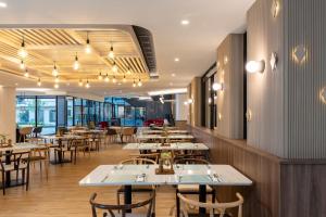 centra by centara hotel bangkok phra nakhon