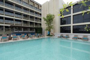 centra by centara hotel bangkok phra nakhon
