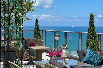 the elysium pratumnak pattaya by shg