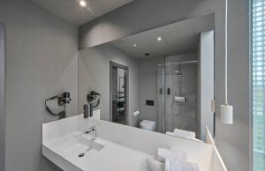 zleep hotel madrid airport