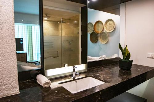 eurobuilding hotel and suites lecheria