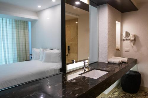 eurobuilding hotel and suites lecheria
