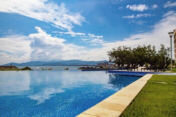 eurobuilding hotel and suites lecheria