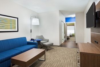 holiday inn express and suites columbus airport