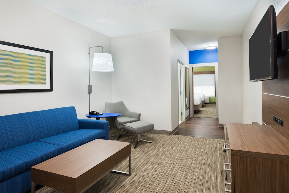 holiday inn express and suites columbus airport