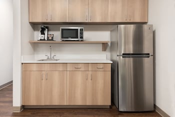holiday inn express and suites columbus airport