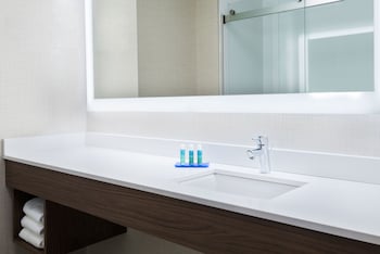 holiday inn express and suites columbus airport