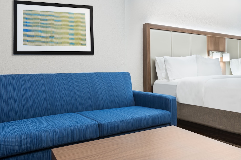 holiday inn express and suites columbus airport
