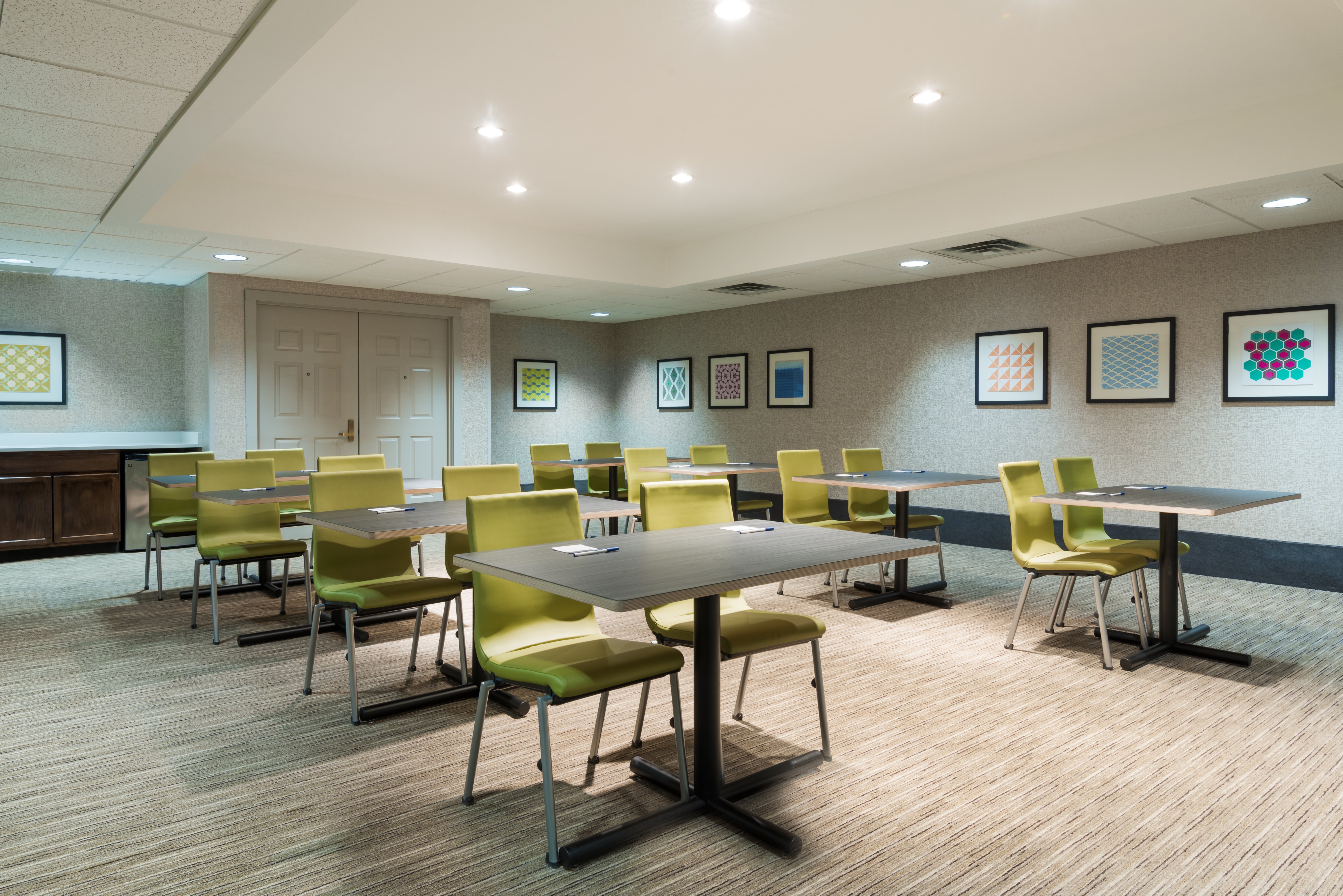 holiday inn express and suites columbus airport