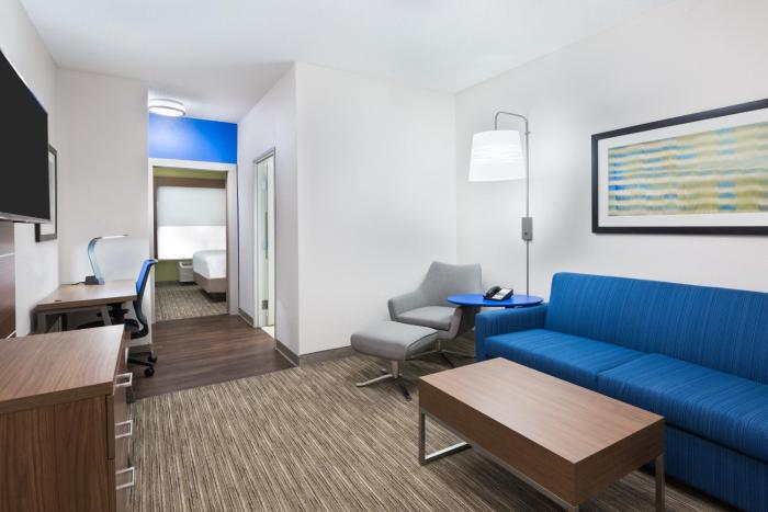 holiday inn express and suites columbus airport