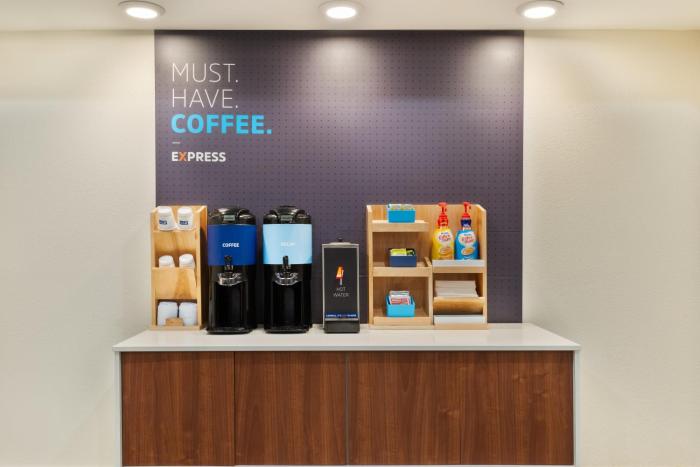 holiday inn express and suites columbus airport