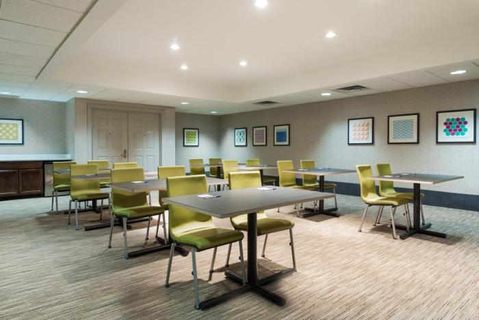 holiday inn express and suites columbus airport