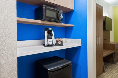 holiday inn express and suites columbus airport
