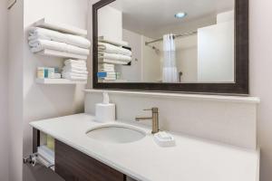 hampton inn by hilton columbus i 70e hamilton rd