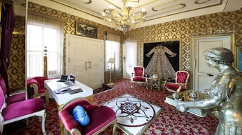 sultan tughra hotel special class