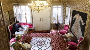 sultan tughra hotel special class