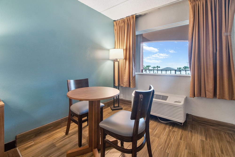 red roof inn galveston beachfront convention center