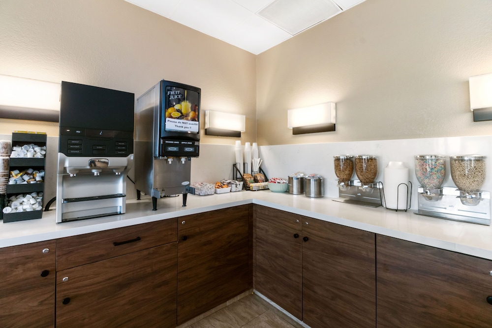 red roof inn galveston beachfront convention center