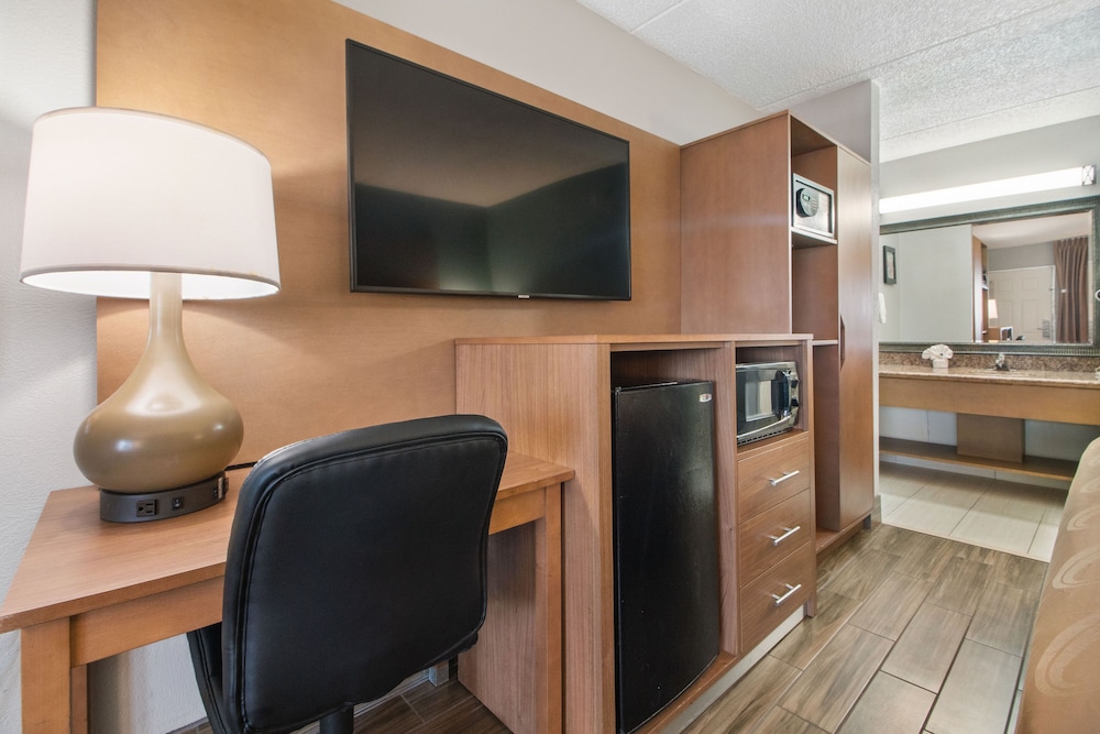 red roof inn galveston beachfront convention center