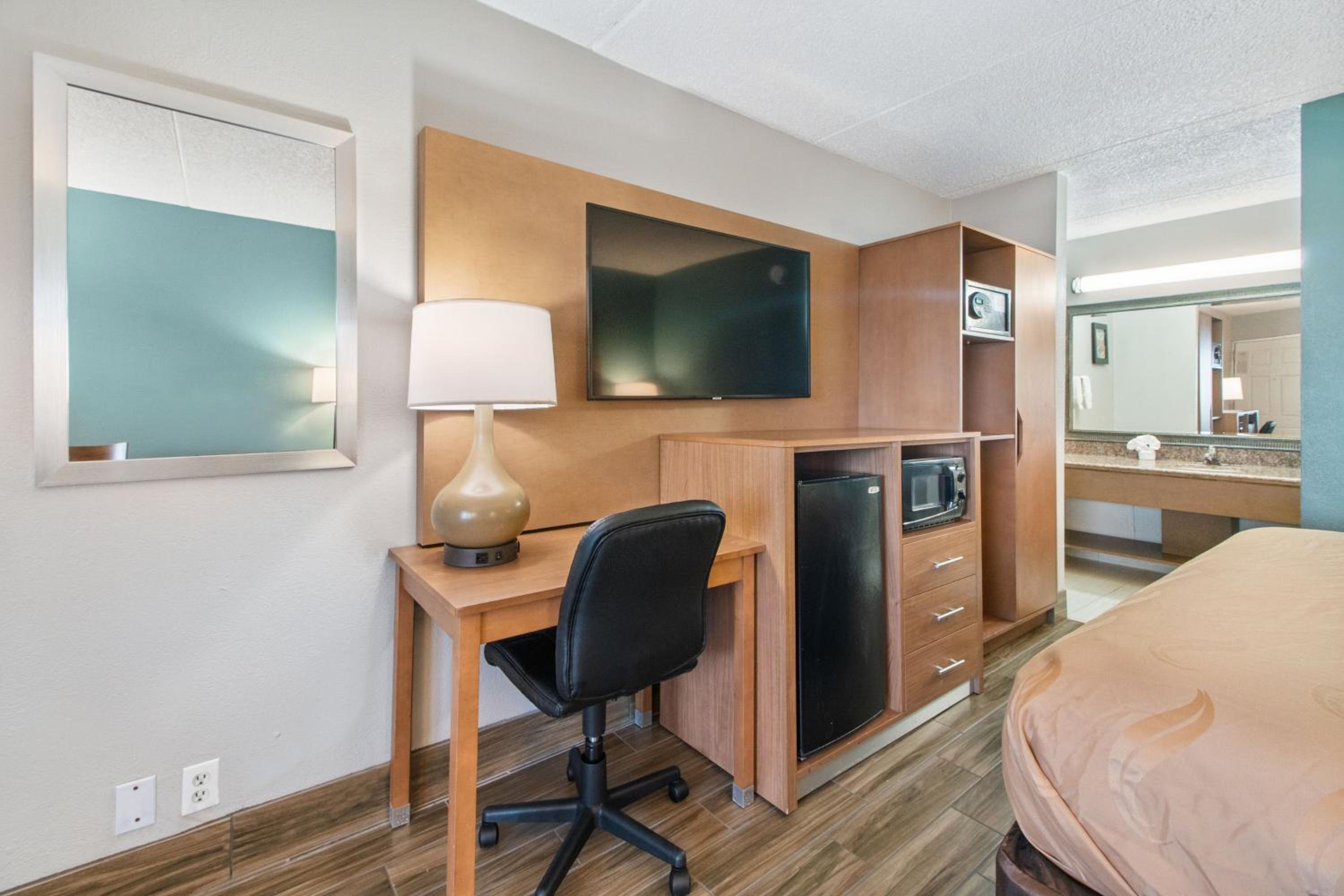 red roof inn galveston beachfront convention center